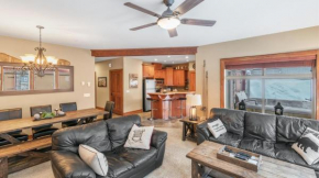 I Spy - Cozy Pet Friendly, Ski In Ski Out Condo with Private Hot Tub